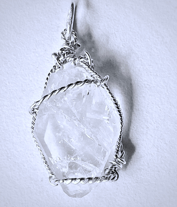 ファーデン水晶の原石と純銀のペンダントトップ 3枚目の画像