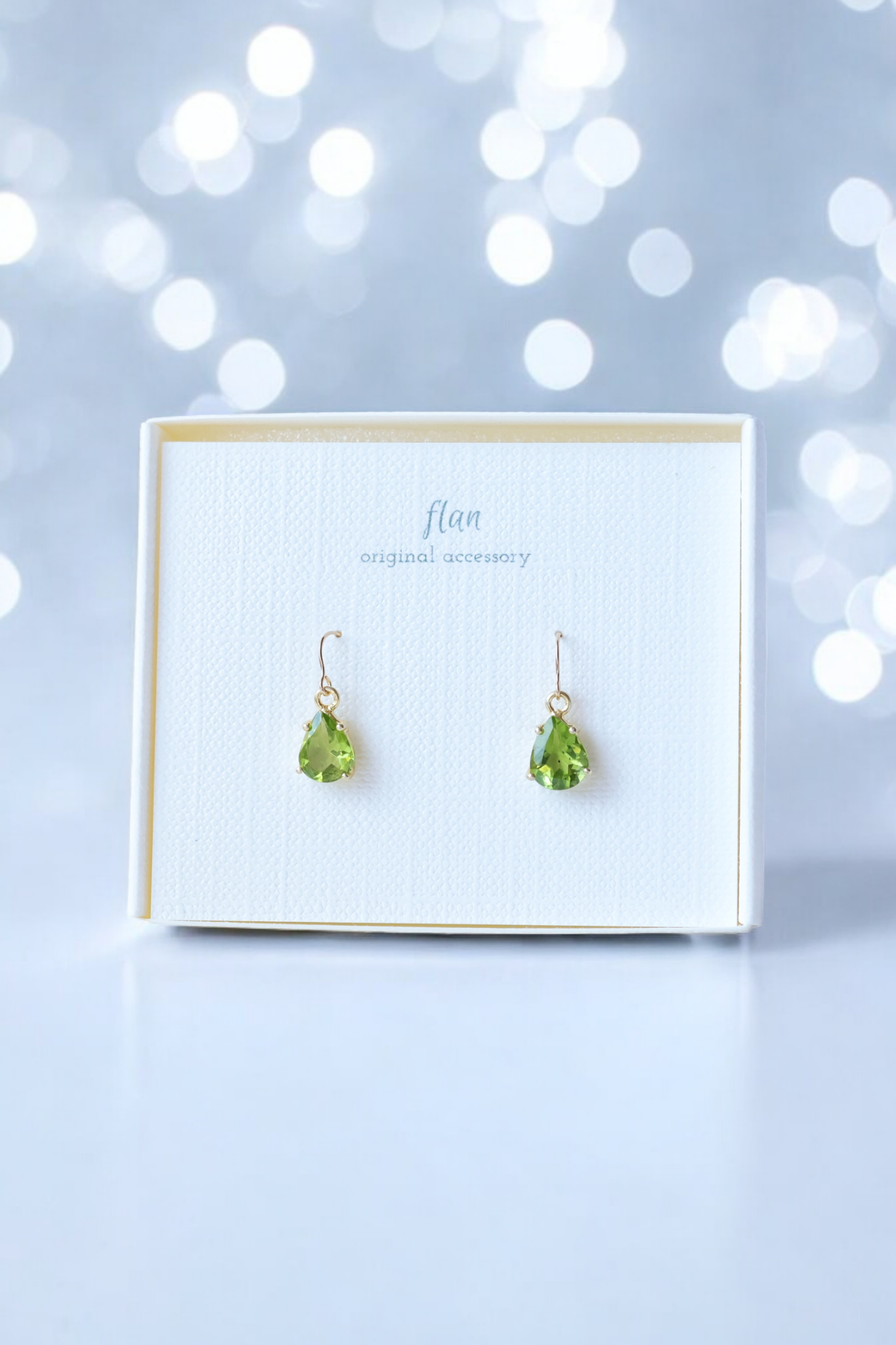 天然石 14kgf ペリドットの枠留めピアス/イヤリング　ゴールド　シンプル　揺れる　金属アレルギー対応　華奢