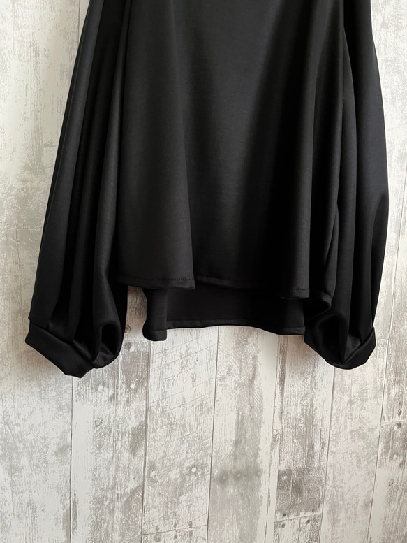 秋の黒ニットシルク混ボリューム袖Aラインブラウス 5枚目の画像