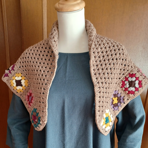 かぎ針編み*グラニースクエア*モチーフつなぎ*三角ショール*ウール  