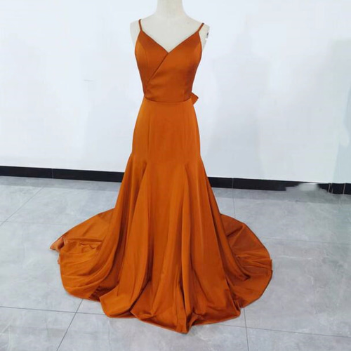 前撮りドレス カラードレス オレンジ・テラコッタ色 背中見せ ソフト  