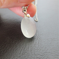 White Moon Stone Necklace 4枚目の画像