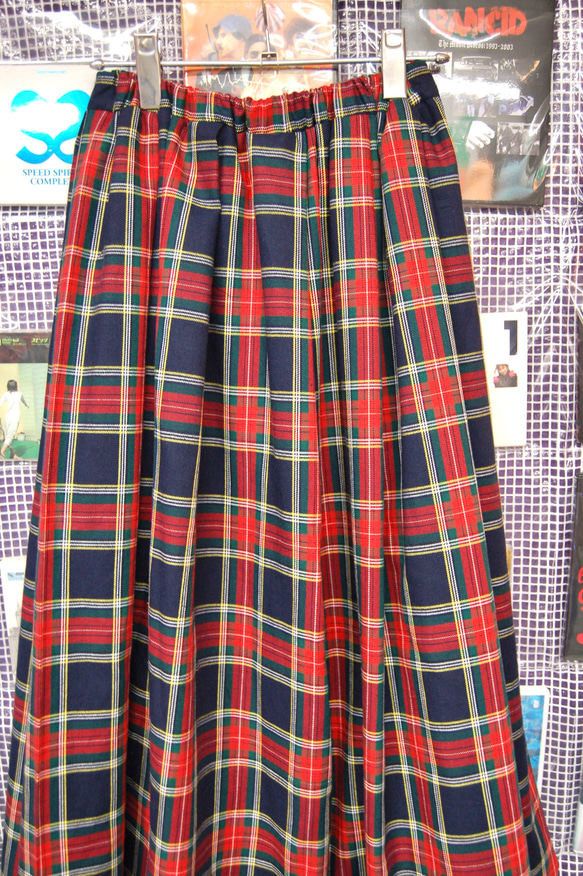 タータンチェック　コットン　フレアプリーツロングスカート:ネイビー×レッド 7枚目の画像