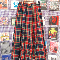 タータンチェック　コットン　フレアプリーツロングスカート:ネイビー×レッド 3枚目の画像