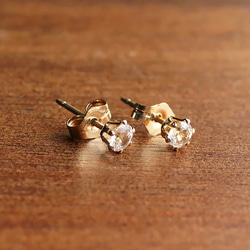 ピアス☆ロシア産フェナカイト（3.4mm）14kgf ピアス（スタッド