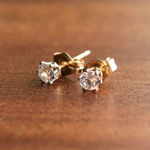 ピアス☆ロシア産フェナカイト（3.4mm）14kgf ピアス（スタッド