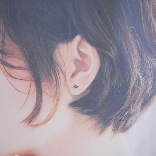 ピアス☆ロシア産フェナカイト（3.4mm）14kgf ピアス（スタッド