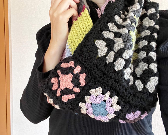 ハンドメイド かぎ針編み グラニースクエア スヌード - メルカリ