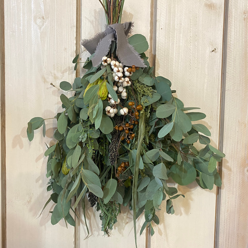 ユーカリと秋の実物スワッグ（ヘクソカズラ） ドライフラワー nonoka  