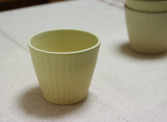 クリーム色のフリーカップ(鎬) 1枚目の画像