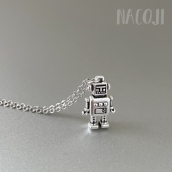 忘れ去られたロボットのネックレス 古びた小さな機械の人形 銀古美