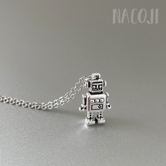 忘れ去られたロボットのネックレス 古びた小さな機械の人形 銀古美