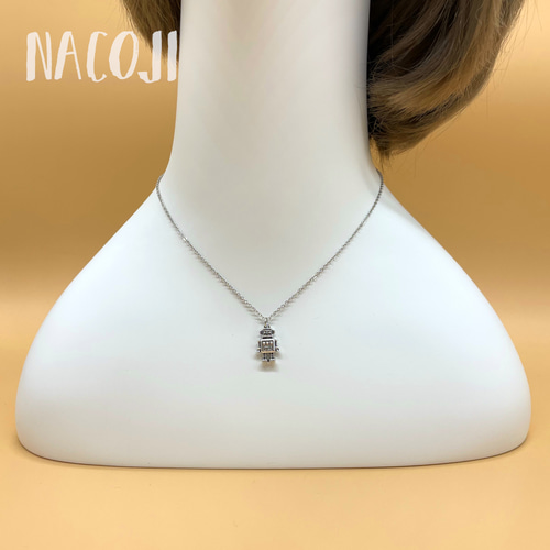 忘れ去られたロボットのネックレス 古びた小さな機械の人形 銀古美