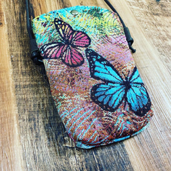 ゴブラン織りのシンプルなスマホポーチ　花と蝶 3枚目の画像