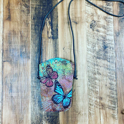 ゴブラン織りのシンプルなスマホポーチ　花と蝶 2枚目の画像