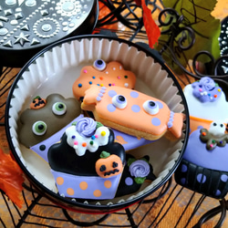 『Creema限定』ハロウィンのカップケーキとキャンディのアイシングクッキー　クッキー缶※白砂糖不使用身体に優しい 4枚目の画像