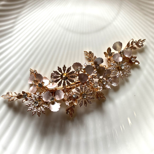 煌めくフラワーヘアクリップ☆*:.ラインストーン☆*:.花嫁髪飾り 成人