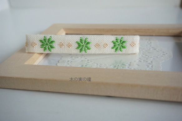 刺繍ヘアクリップ「松葉（グリーン）」 1枚目の画像