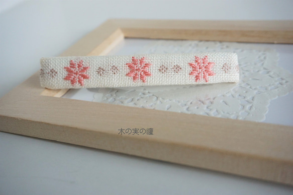 刺繍ヘアクリップ「松葉（ピンク）」 1枚目の画像