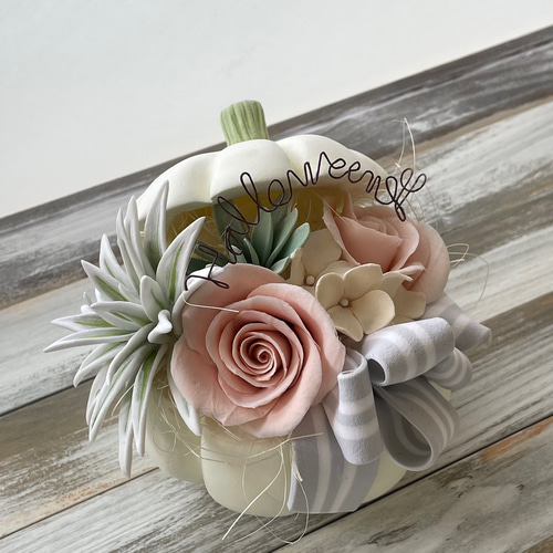 ハロウィンアレンジ クレイフラワーのホワイトパンプキン アート