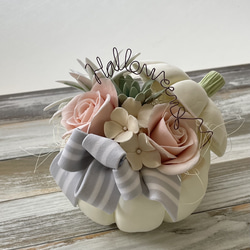 ハロウィンアレンジ クレイフラワーのホワイトパンプキン アート