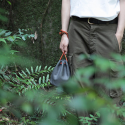 【即日発送／送料無料】手触りの良いコンパクトな巾着バッグ　Kinchaku bag (grey) 9枚目の画像