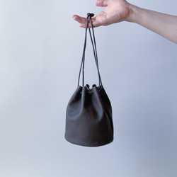 [當天發貨/免運費] 手感良好的緊湊抽繩袋 Kinchaku bag（灰色） 第2張的照片