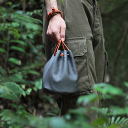 [當天發貨/免運費] 手感良好的緊湊抽繩袋 Kinchaku bag（灰色） 第10張的照片