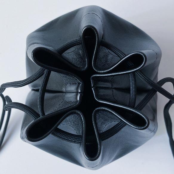 【即日発送／送料無料】手触りの良いコンパクトな巾着バッグ　Kinchaku bag (black) 4枚目の画像
