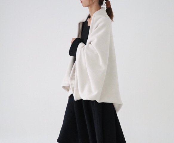 秋冬3way大人の高級メルトンフリースストール／ストールにもアウターにもブランケットにも使い方色々／アイボリー 4枚目の画像