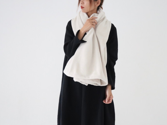 秋冬3way大人の高級メルトンフリースストール／ストールにもアウターにもブランケットにも使い方色々／アイボリー 9枚目の画像