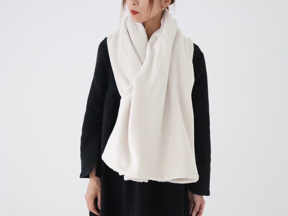 秋冬3way大人の高級メルトンフリースストール／ストールにもアウターにもブランケットにも使い方色々／アイボリー 8枚目の画像