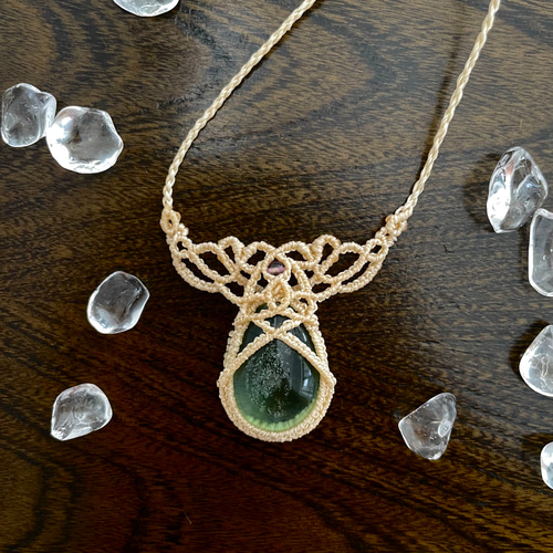 しゅわしゅわ♪ フローライトの天然石アクセサリー・マクラメ