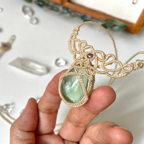 しゅわしゅわ♪ フローライトの天然石アクセサリー・マクラメ