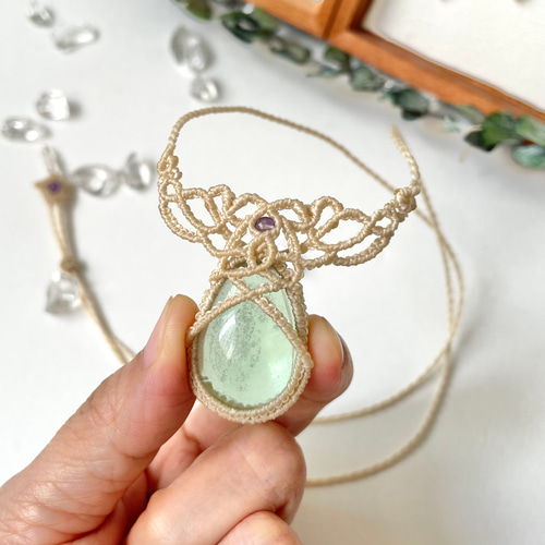 フローライトのマクラメネックレス しゅわしゅわ♪ フローライトの天然石アクセサリー・マクラメ