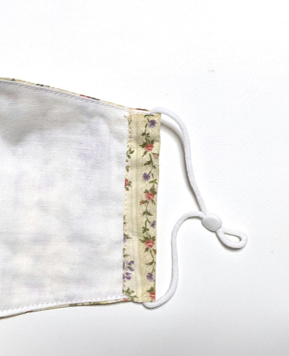 立体マスク　花柄　レース縫い付け　　表地綿.・裏地Ｗガーゼ（抗菌タイプ）一点物 3枚目の画像