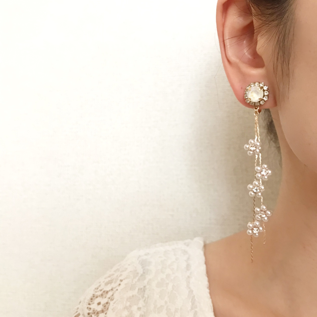 フラワーとスワロフスキーイヤリング【上品･花･ウェディング･ブライダル･パール】{RPG-989er｝