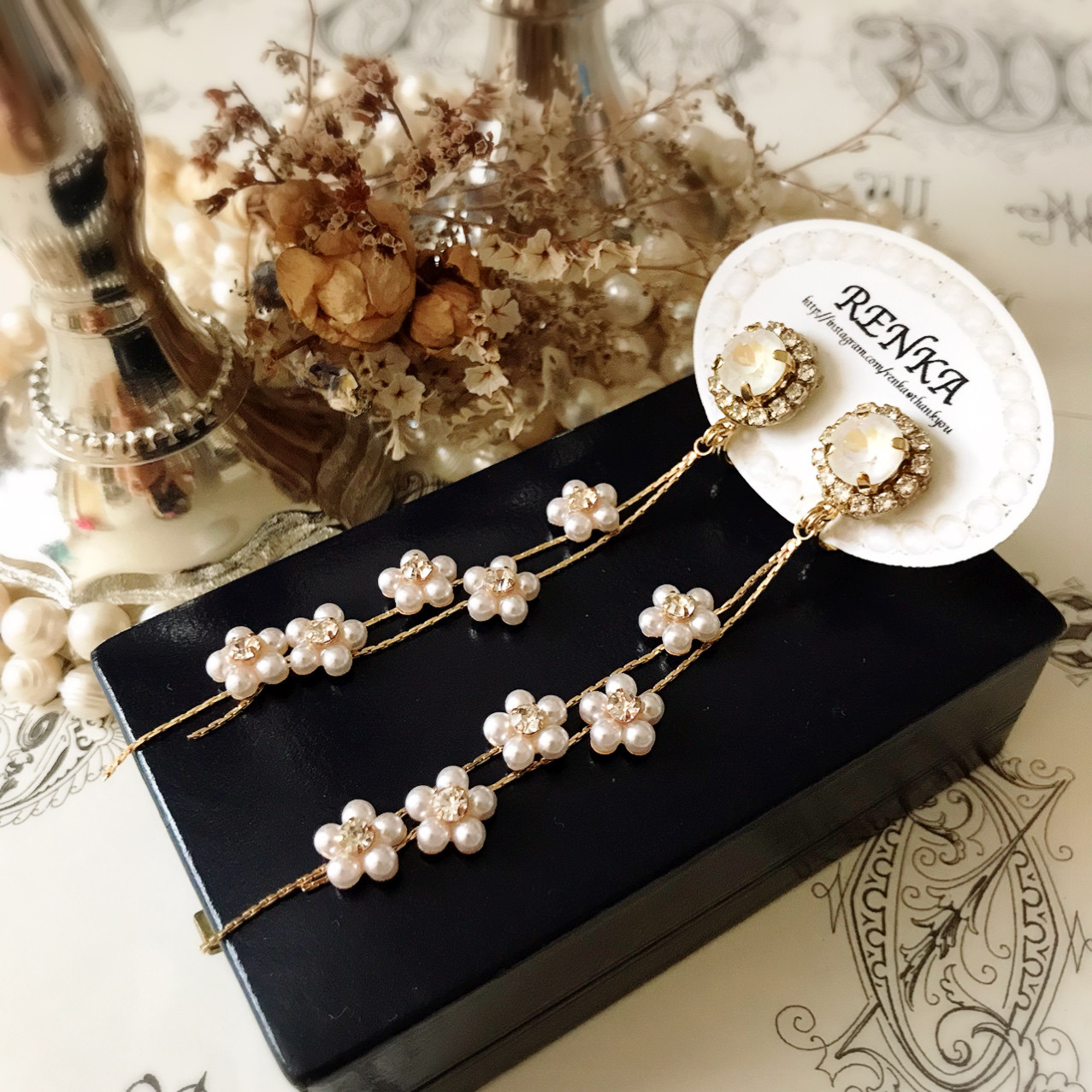 フラワーとスワロフスキーイヤリング【上品･花･ウェディング･ブライダル･パール】{RPG-989er｝