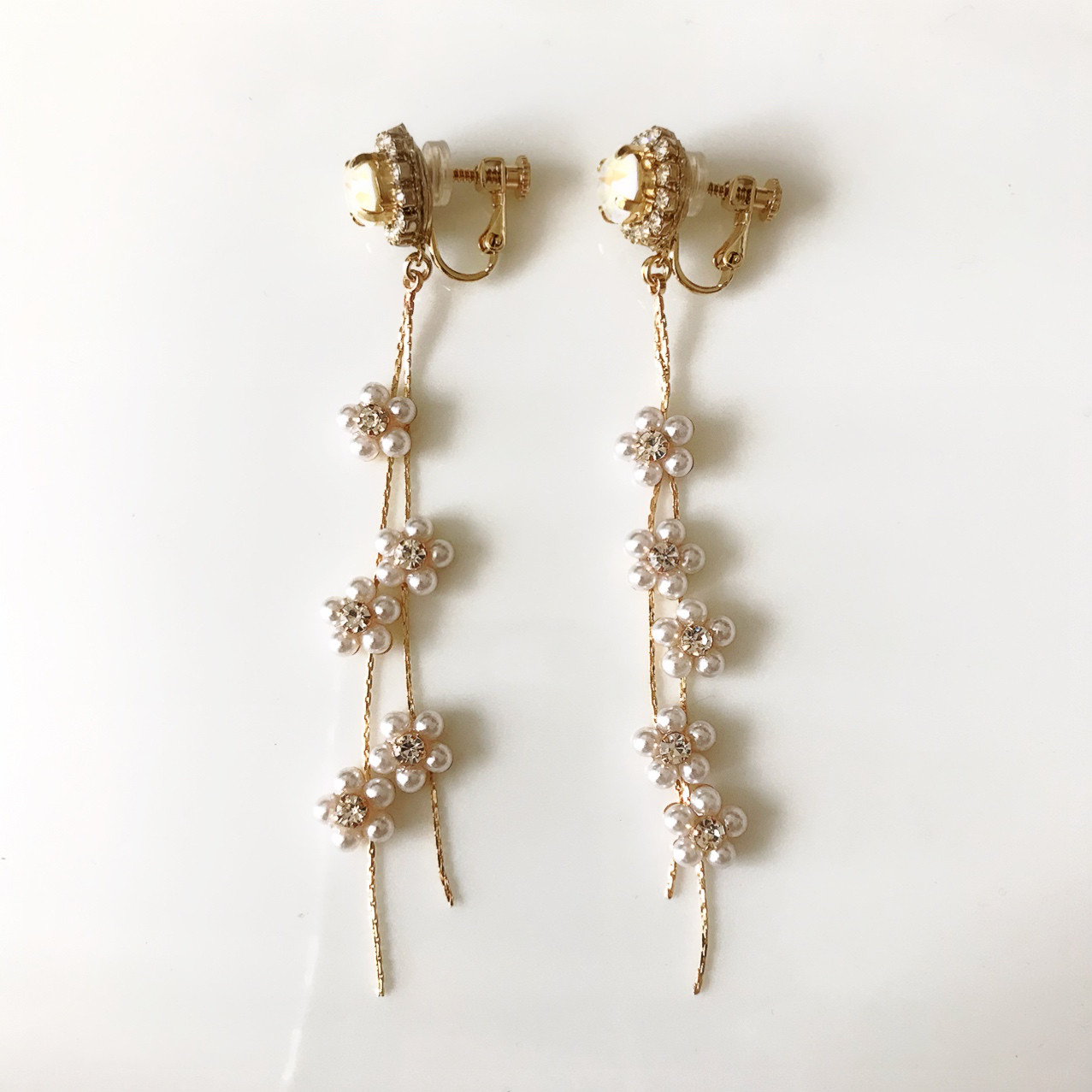 フラワーとスワロフスキーイヤリング【上品･花･ウェディング･ブライダル･パール】{RPG-989er｝