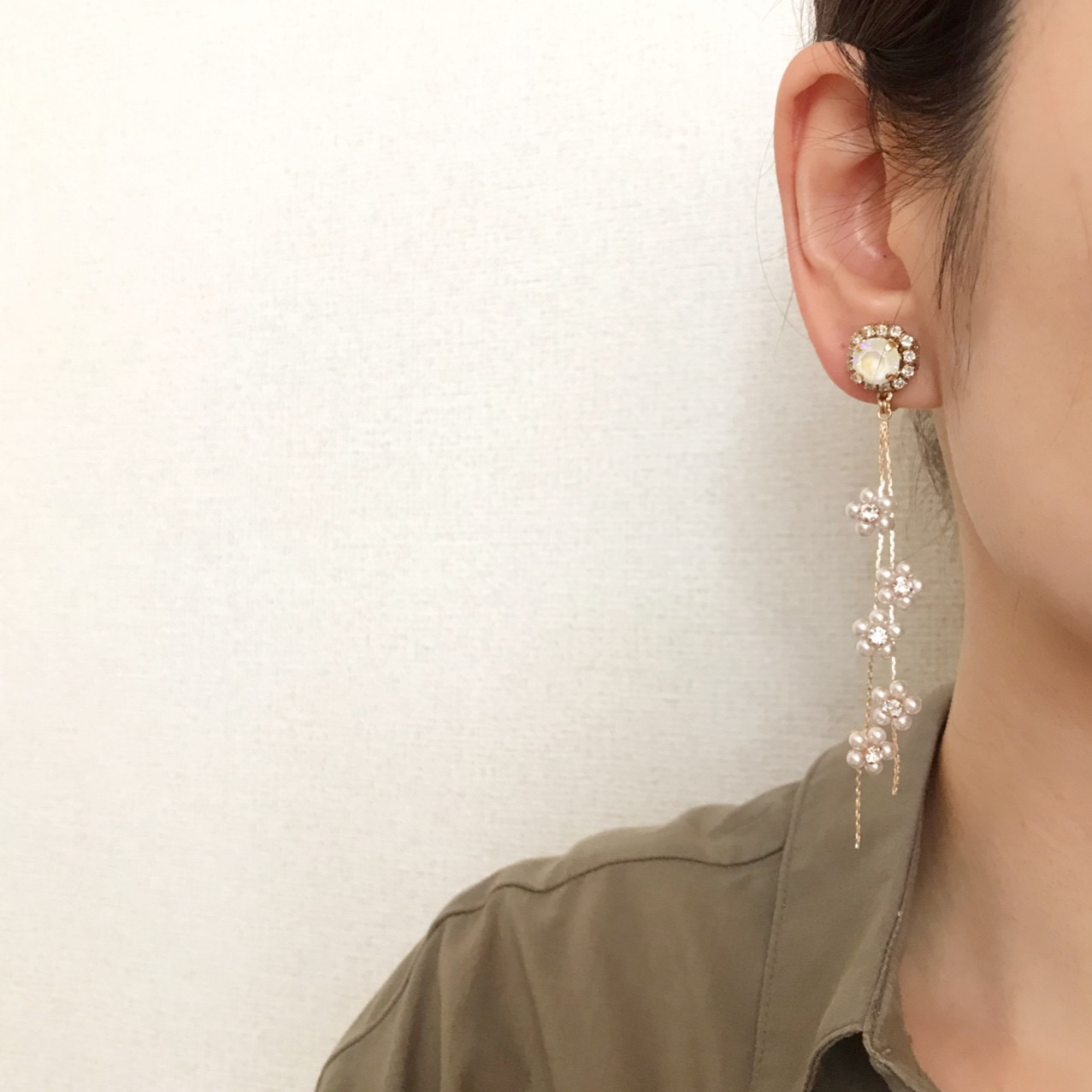 フラワーとスワロフスキーイヤリング【上品･花･ウェディング･ブライダル･パール】{RPG-989er｝