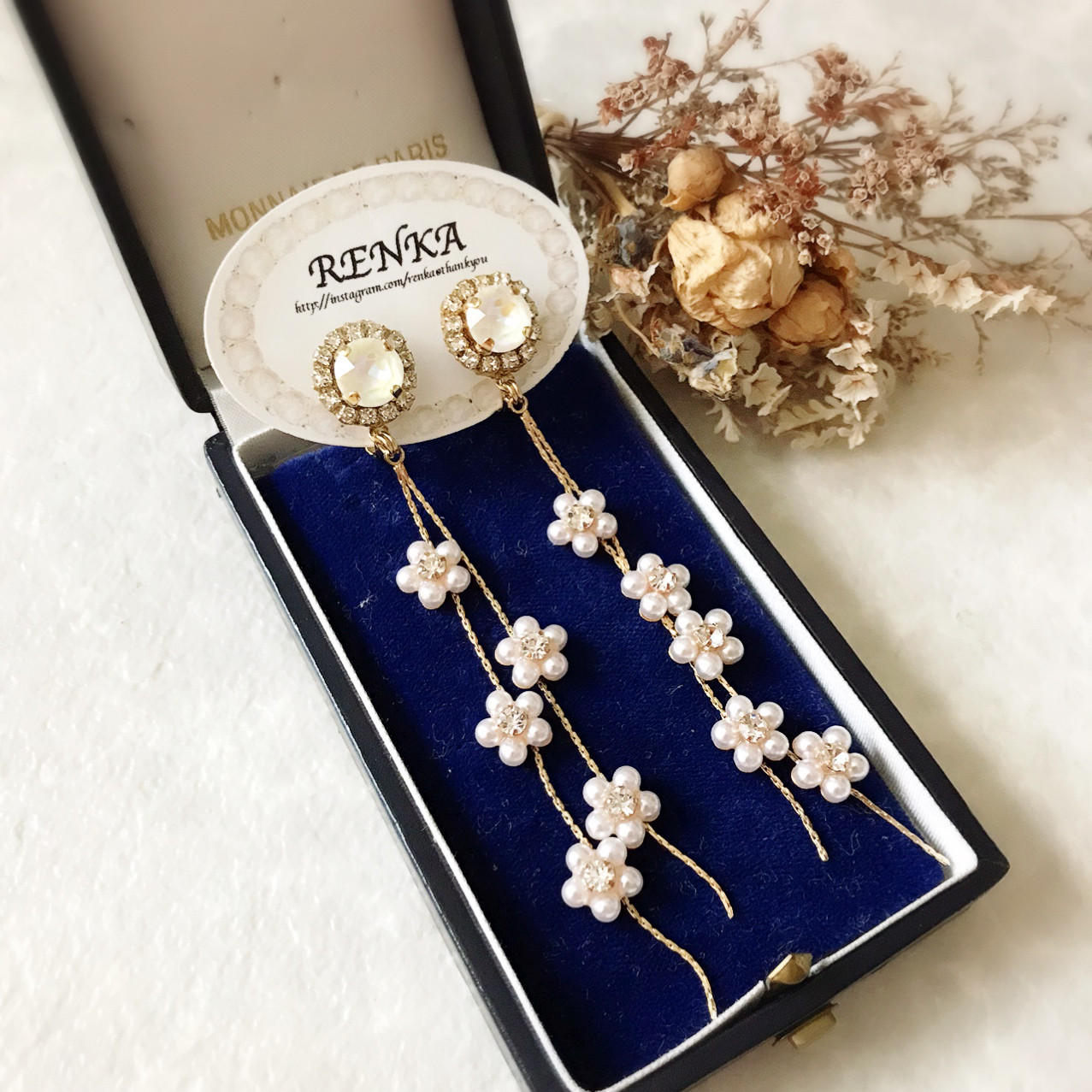 フラワーとスワロフスキーイヤリング【上品･花･ウェディング･ブライダル･パール】{RPG-989er｝