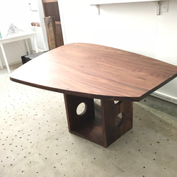 広葉樹154x113cm無垢材変形テーブル（M21type） 1枚目の画像