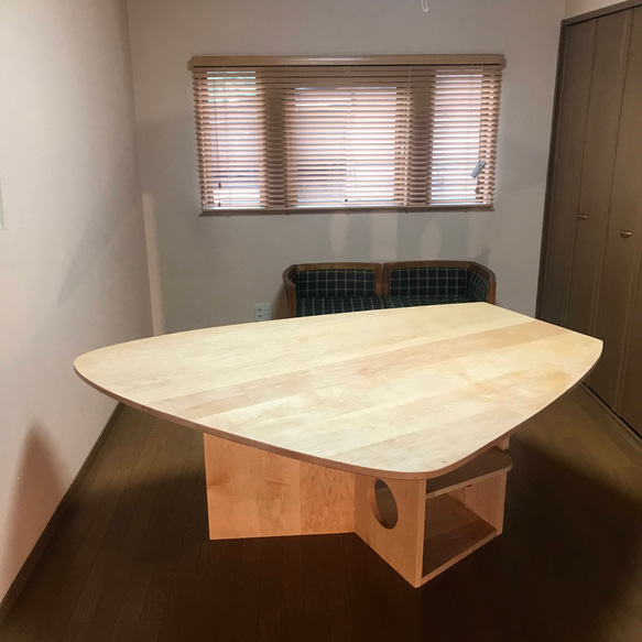 広葉樹154x113cm無垢材変形テーブル（M21type） 2枚目の画像