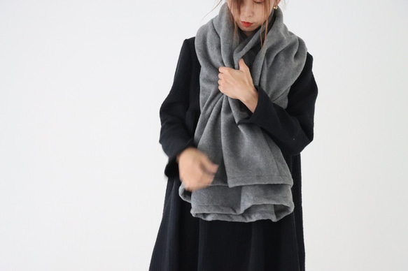 秋冬3way大人の高級メルトンフリースストール／ストールにもアウターにもブランケットにも使い方色々／グレー 12枚目の画像