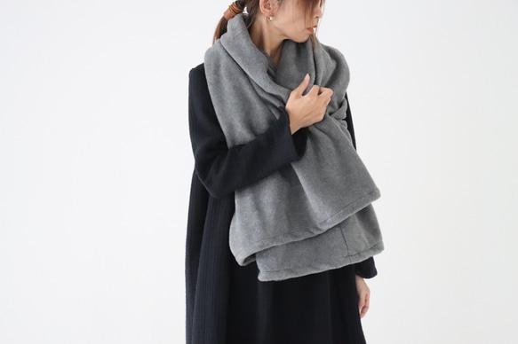 秋冬3way大人の高級メルトンフリースストール／ストールにもアウターにもブランケットにも使い方色々／グレー 9枚目の画像