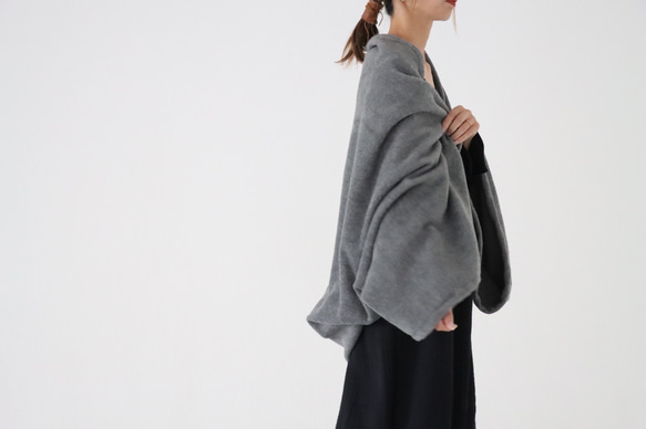 秋冬3way大人の高級メルトンフリースストール／ストールにもアウターにもブランケットにも使い方色々／グレー 8枚目の画像