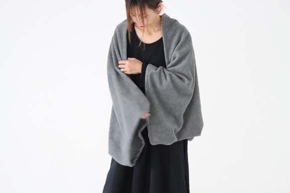 秋冬3way大人の高級メルトンフリースストール／ストールにもアウターにもブランケットにも使い方色々／グレー 6枚目の画像