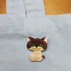 キノコ猫　刺繍ブローチ 茶色　猫の日2023 4枚目の画像
