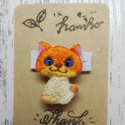 毒キノコ猫　刺繍ブローチ　オレンジ色 1枚目の画像