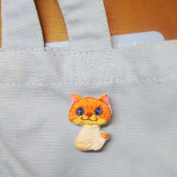 毒キノコ猫　刺繍ブローチ　オレンジ色 4枚目の画像
